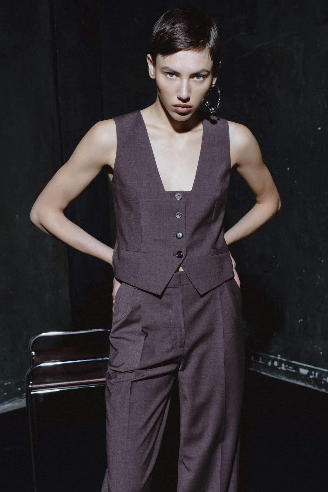 Square Neckline Brown Vest Vaga