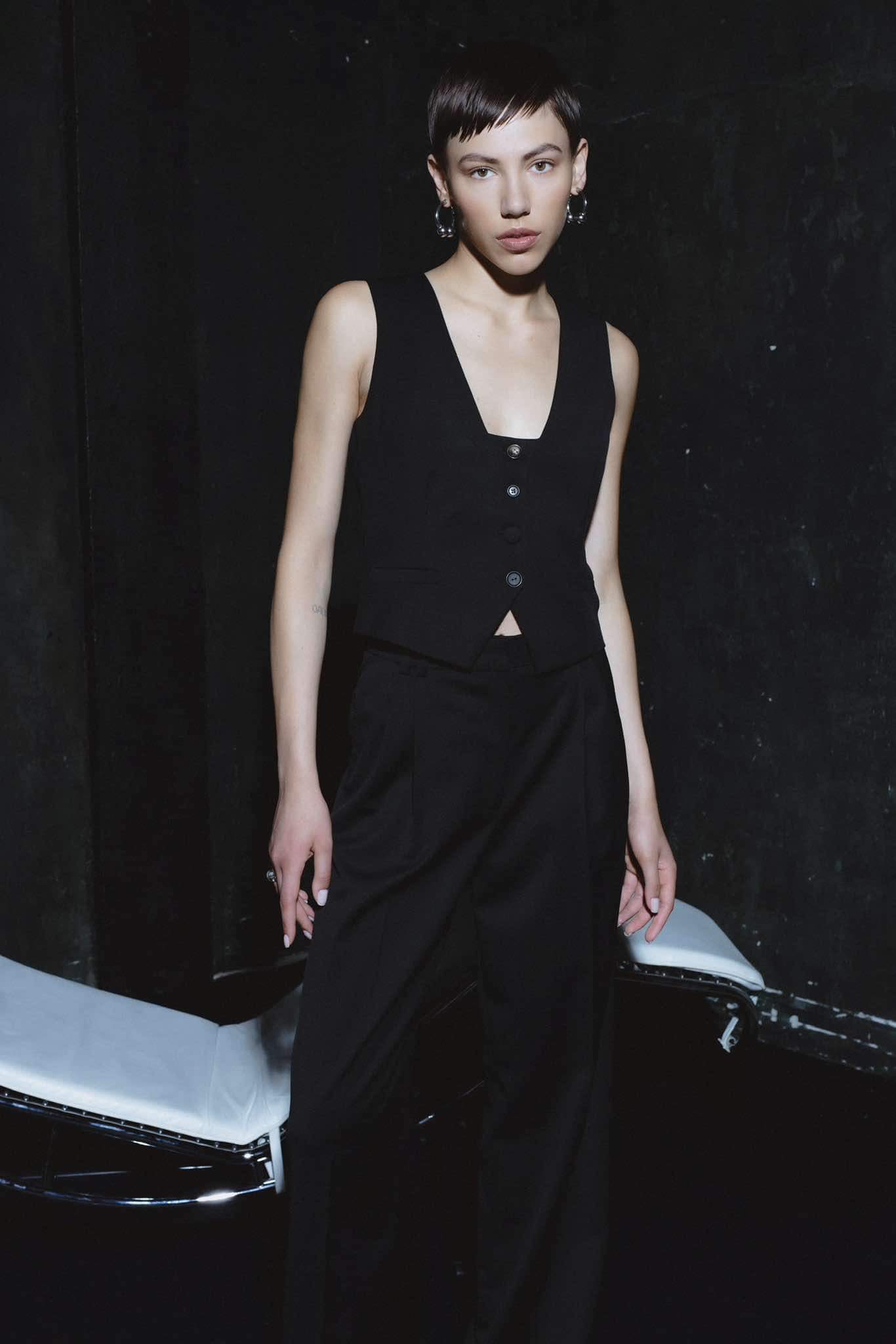 Square Neckline Black Vest Vaga