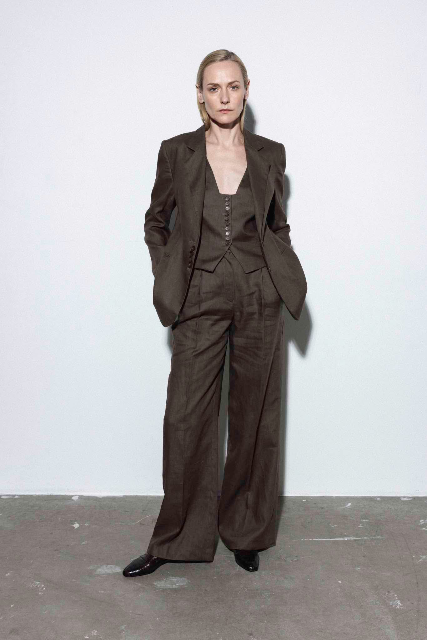 Classic style brown linen pants Želva