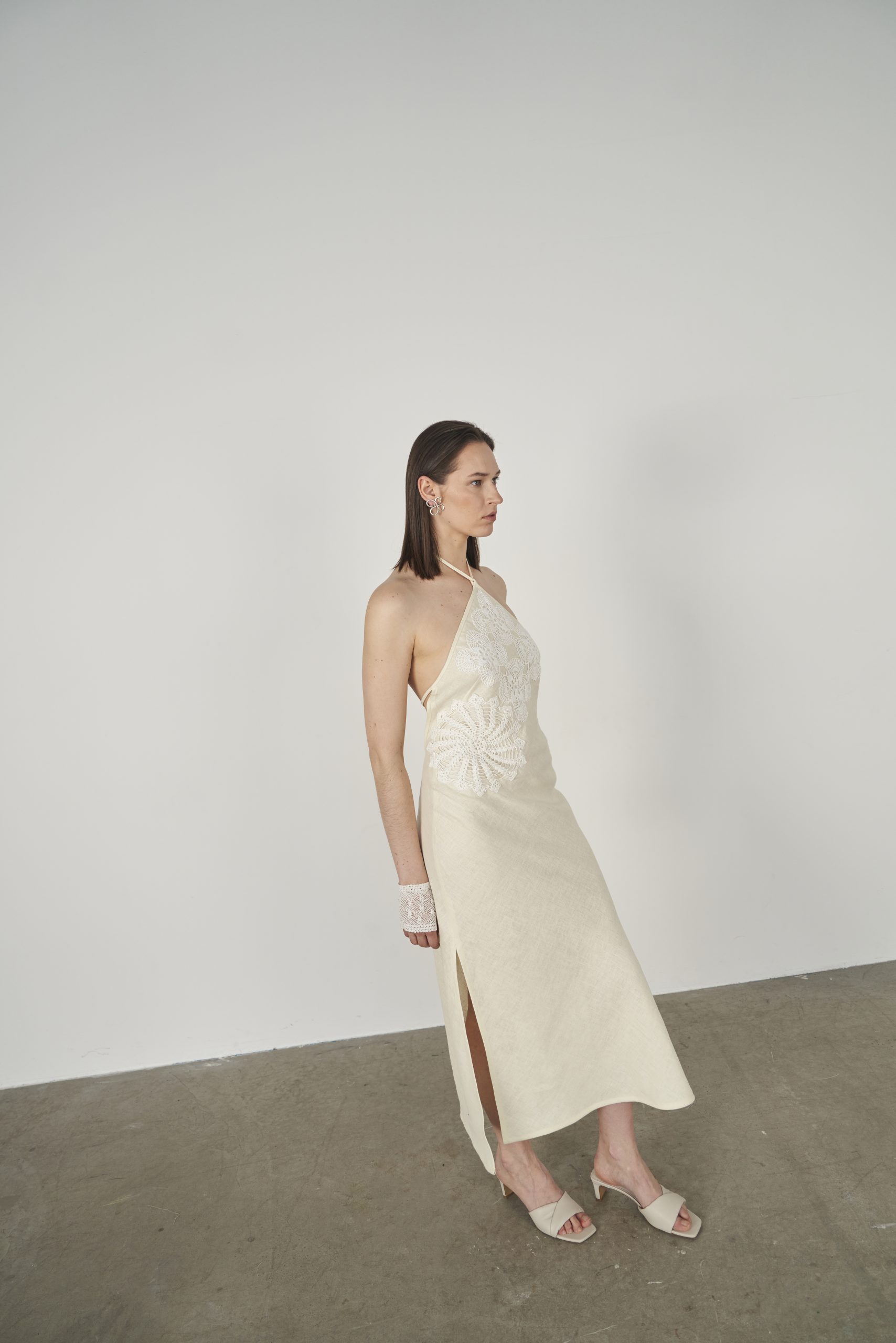Crochet lace-trimmed halterneck dress Merguva