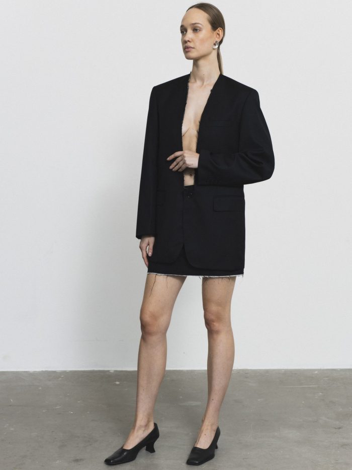 Black redesigned man-style wool Blazer Gegunė